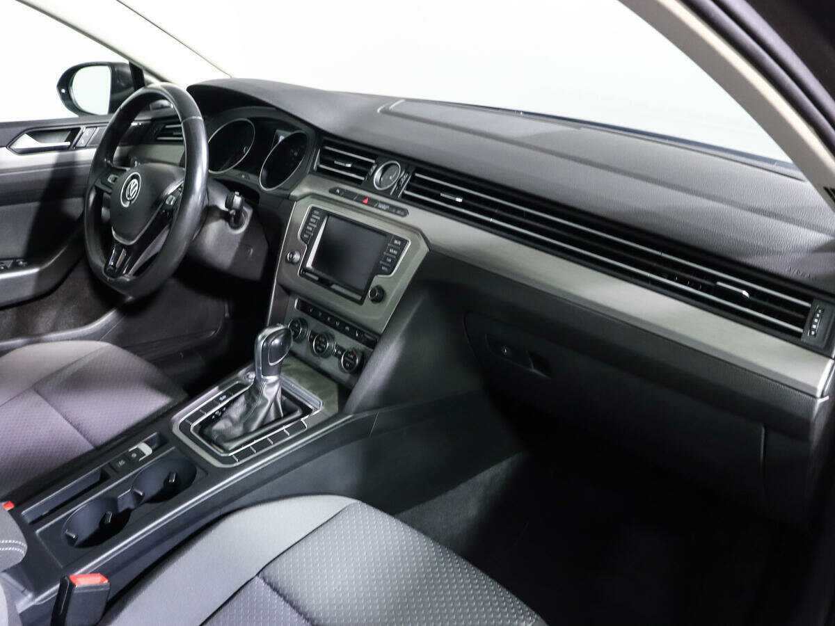 Volkswagen Passat с пробегом — 2016 год. Фото: #6