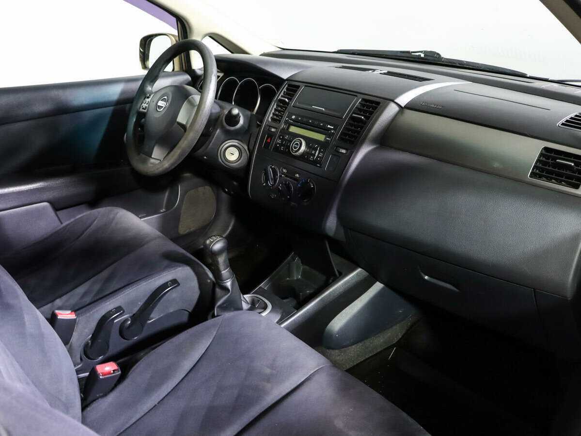 Nissan Tiida с пробегом — 2007 год. Фото: #6