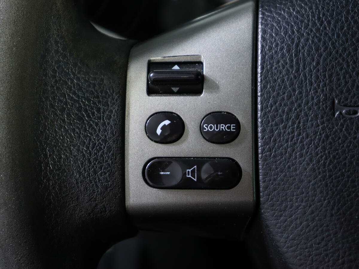 Nissan Tiida с пробегом — 2007 год. Фото: #12