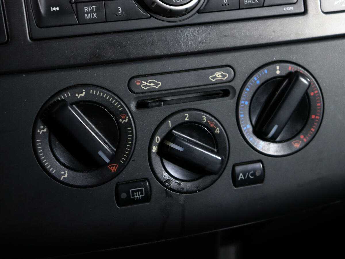 Nissan Tiida с пробегом — 2007 год. Фото: #13