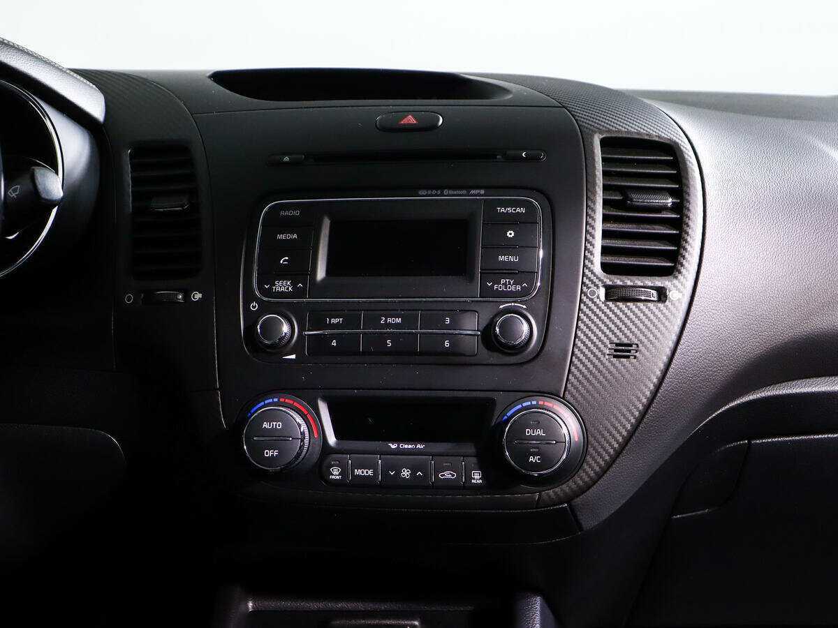 Kia Cerato с пробегом — 2015 год. Фото: #12