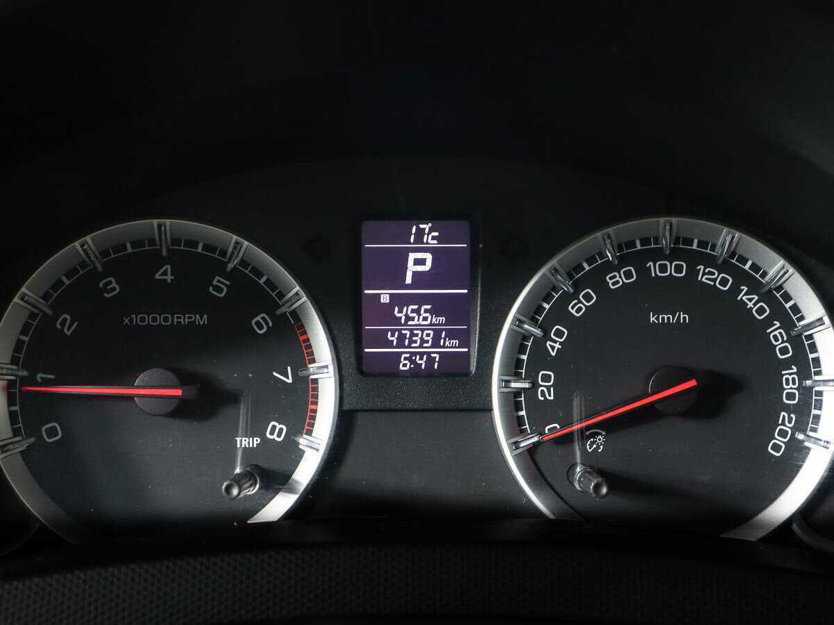 Suzuki Swift с пробегом — 2011 год. Фото: #10