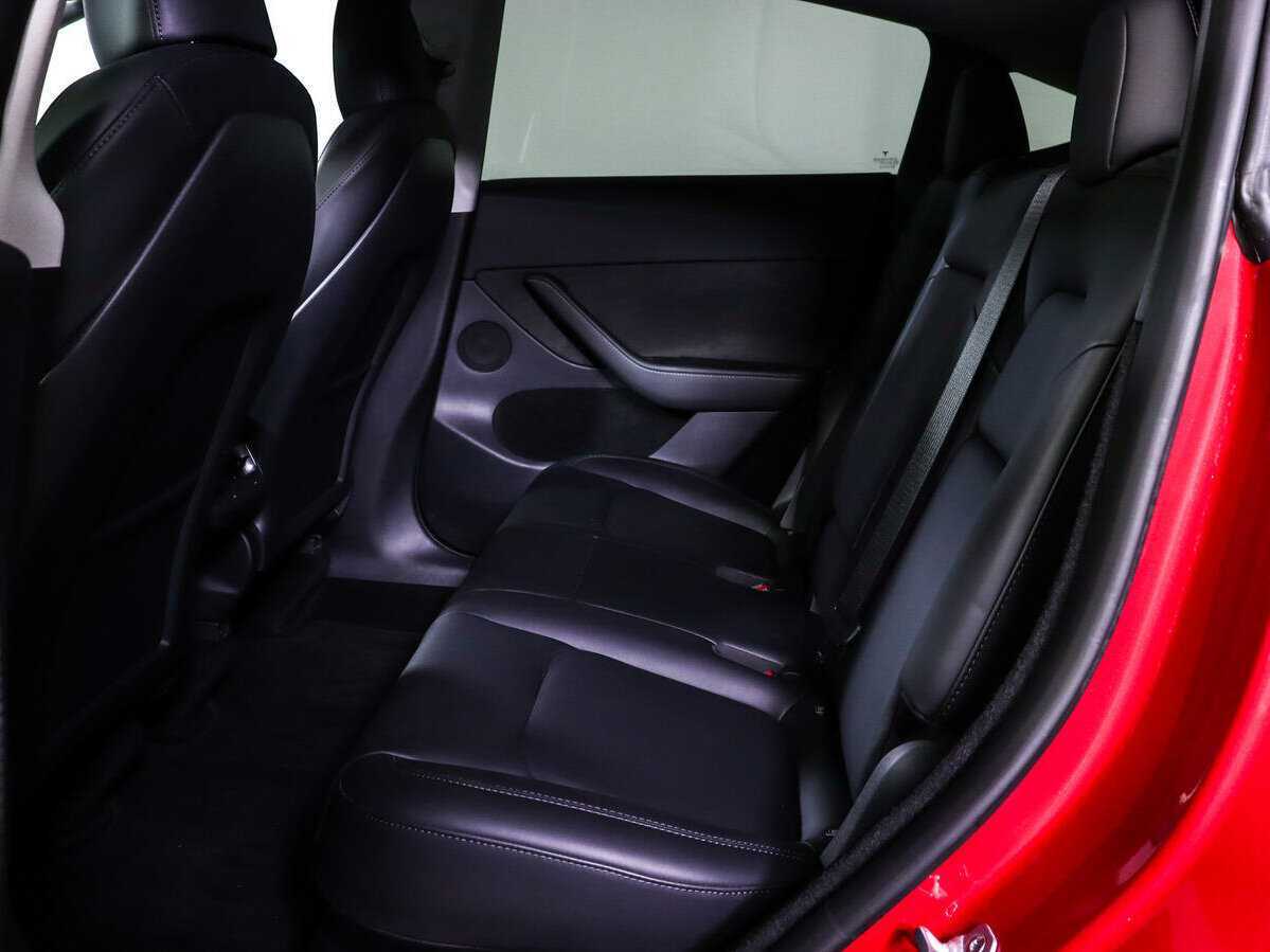 Tesla Model Y с пробегом — 2023 год. Фото: #7