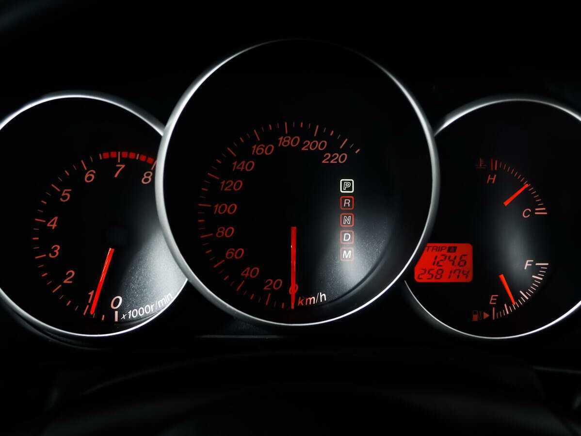 Mazda 3 с пробегом — 2005 год. Фото: #7