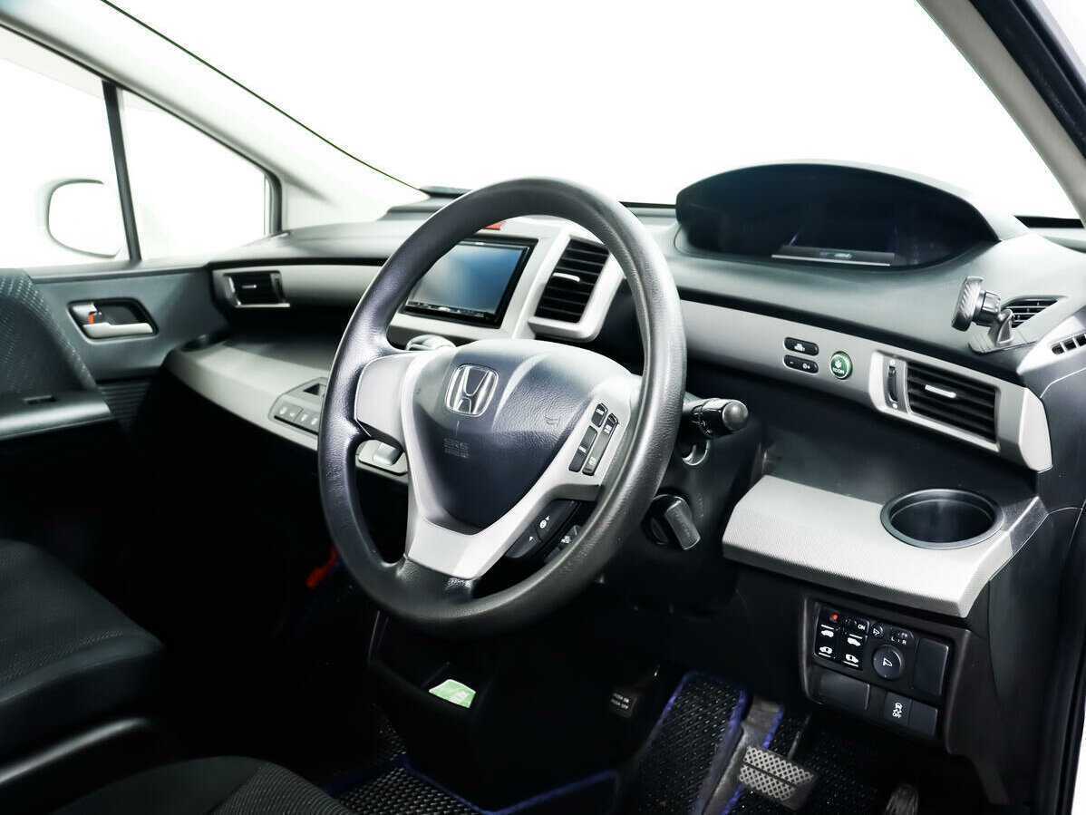 Honda Freed с пробегом — 2013 год. Фото: #8