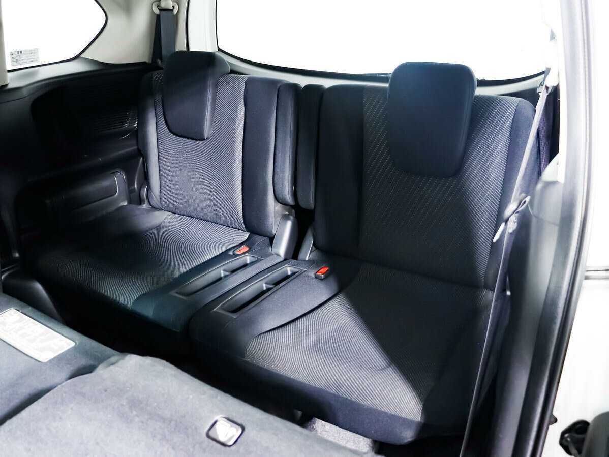 Honda Freed с пробегом — 2013 год. Фото: #12