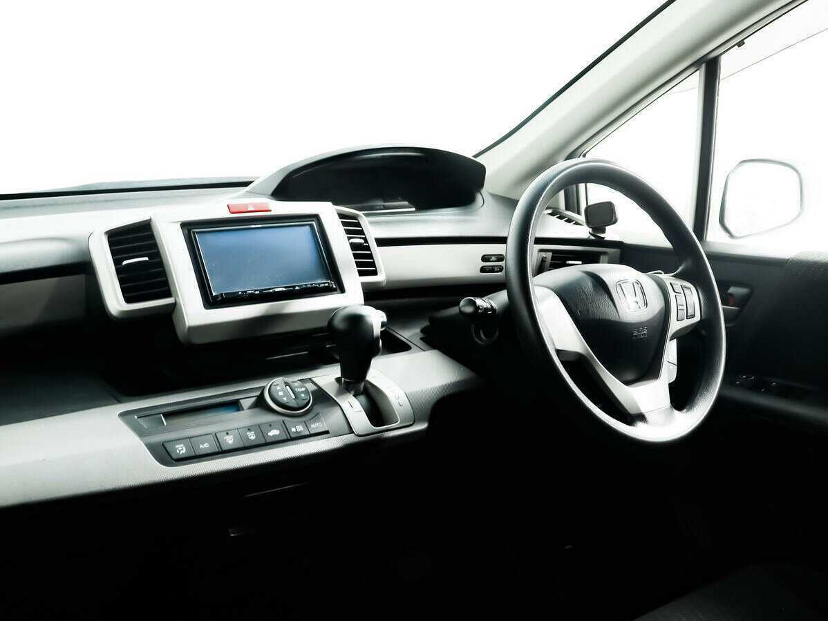 Honda Freed с пробегом — 2013 год. Фото: #13
