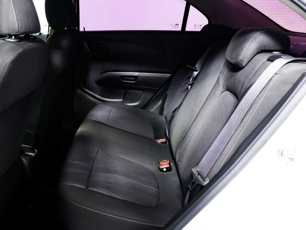 Chevrolet Aveo с пробегом — 2014 год. Фото: #10