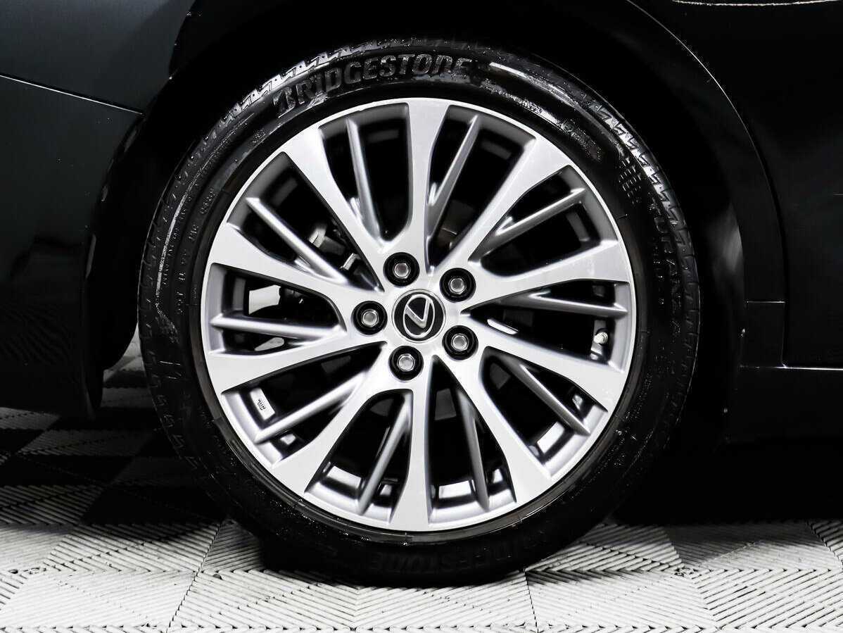 Lexus ES с пробегом — 2020 год. Фото: #13