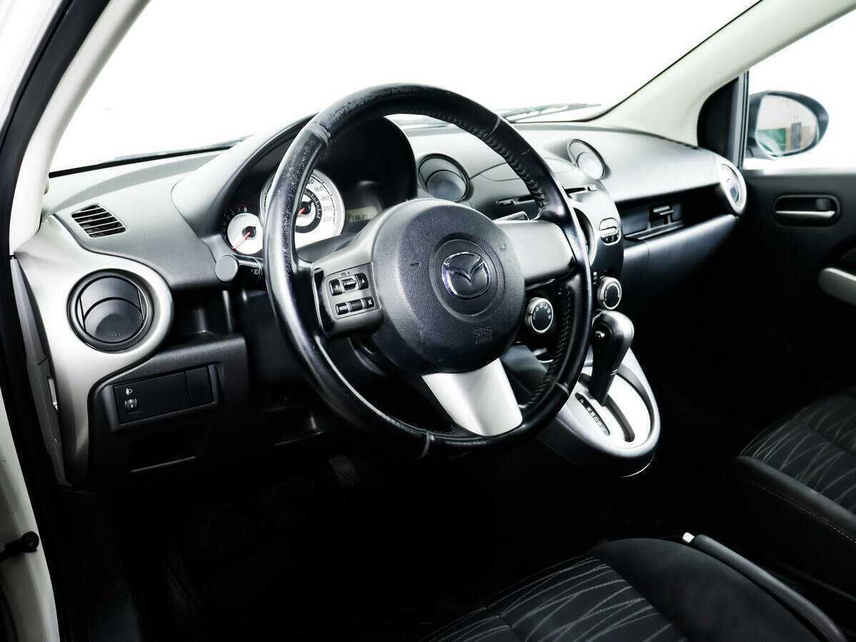 Mazda 2 с пробегом — 2009 год. Фото: #11