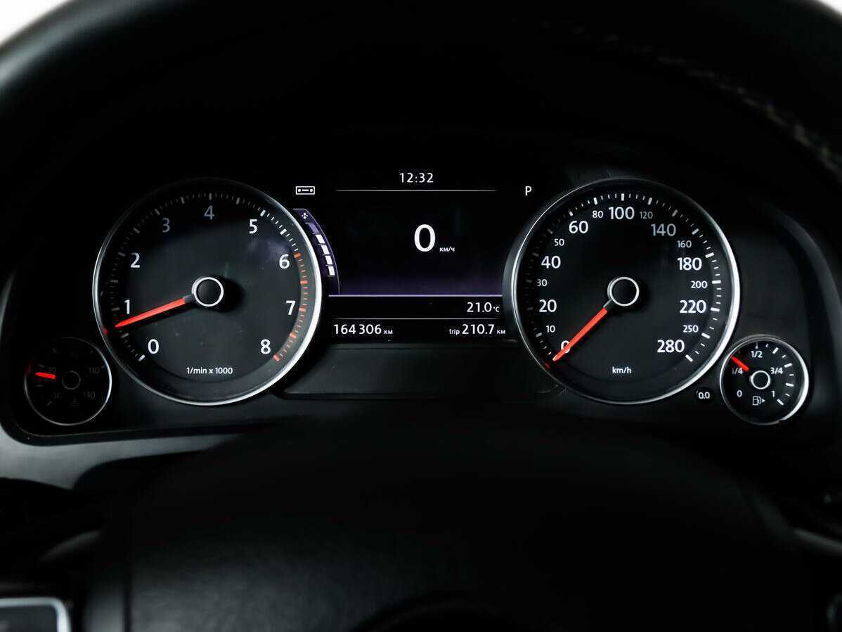 Volkswagen Touareg с пробегом — 2013 год. Фото: #9