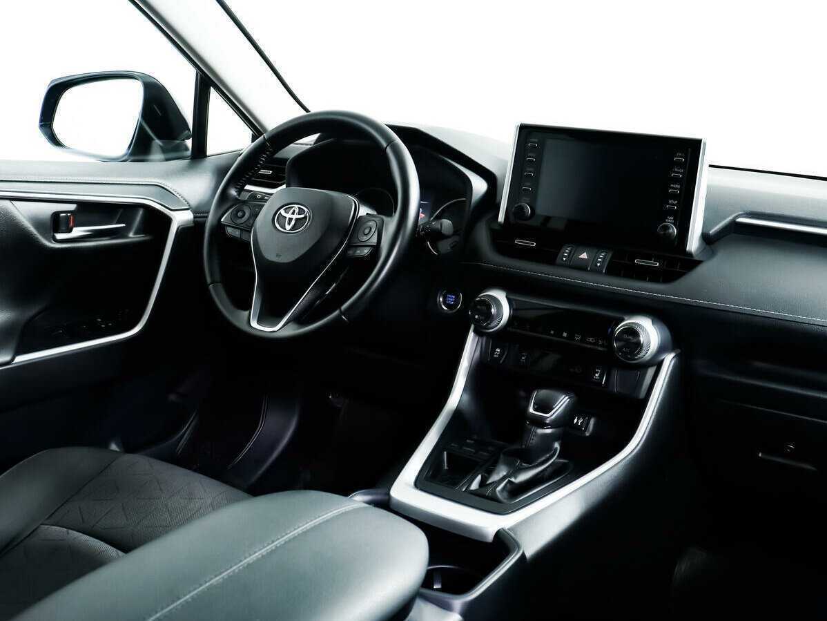 Toyota RAV4 с пробегом — 2020 год. Фото: #8