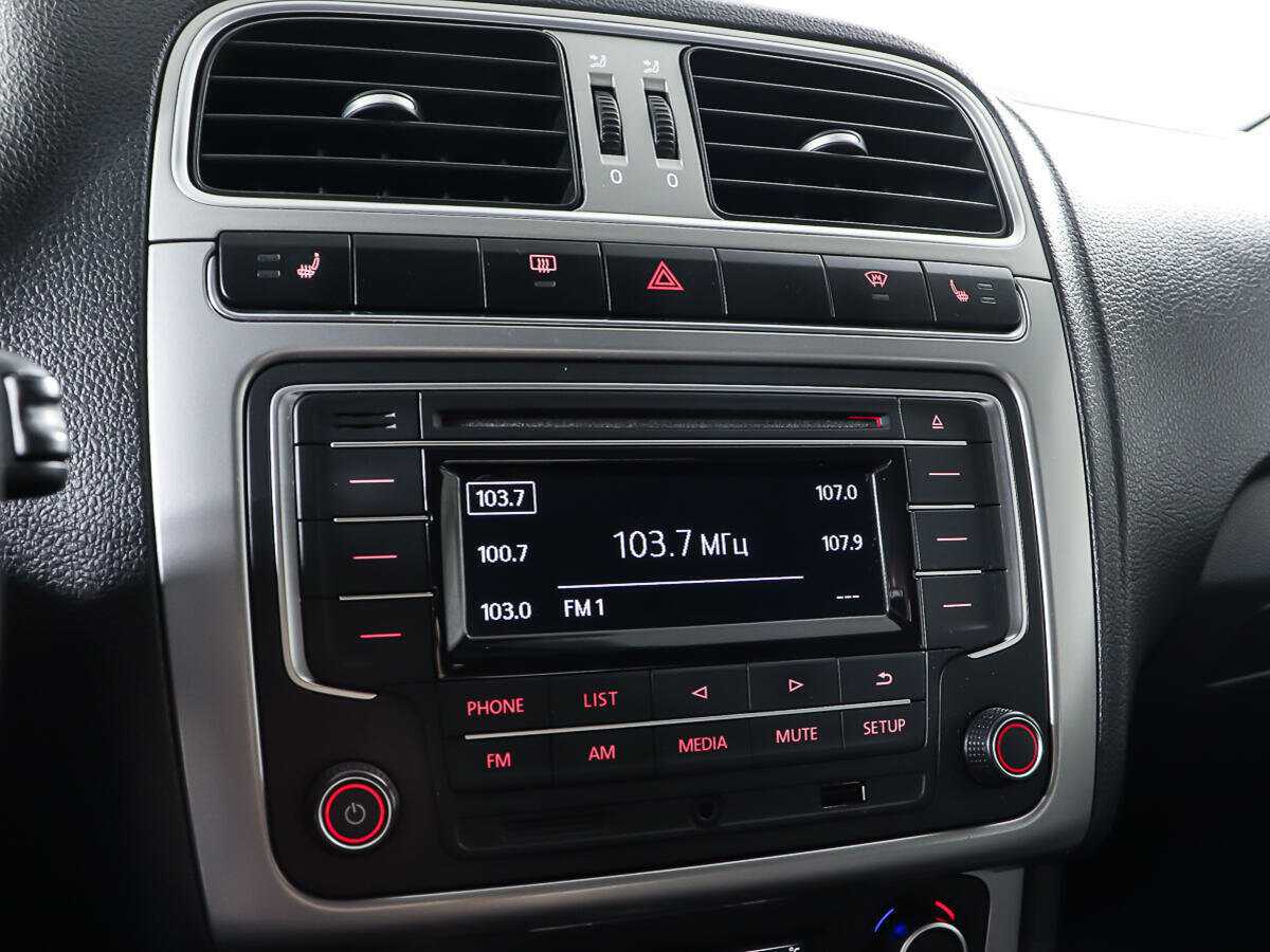 Volkswagen Polo с пробегом — 2016 год. Фото: #16