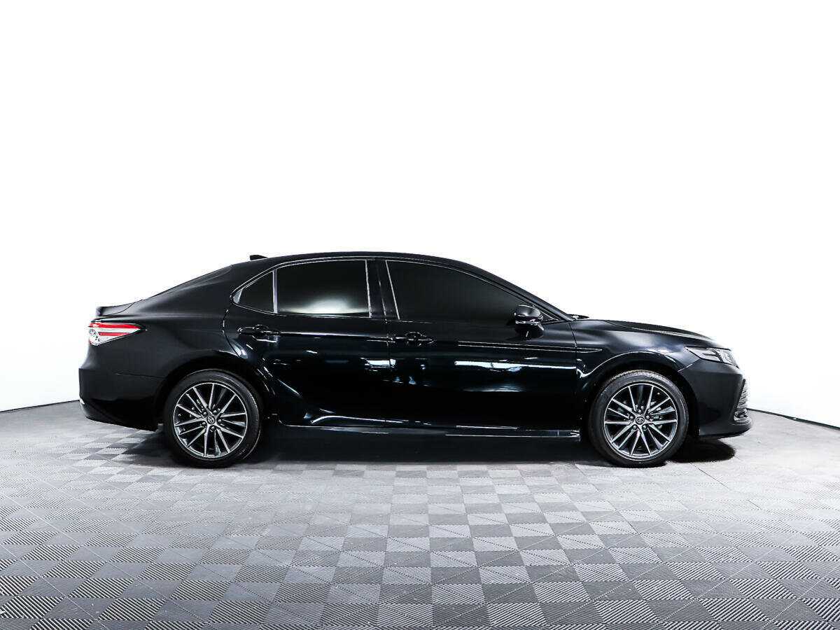 Toyota Camry с пробегом — 2023 год. Фото: #3