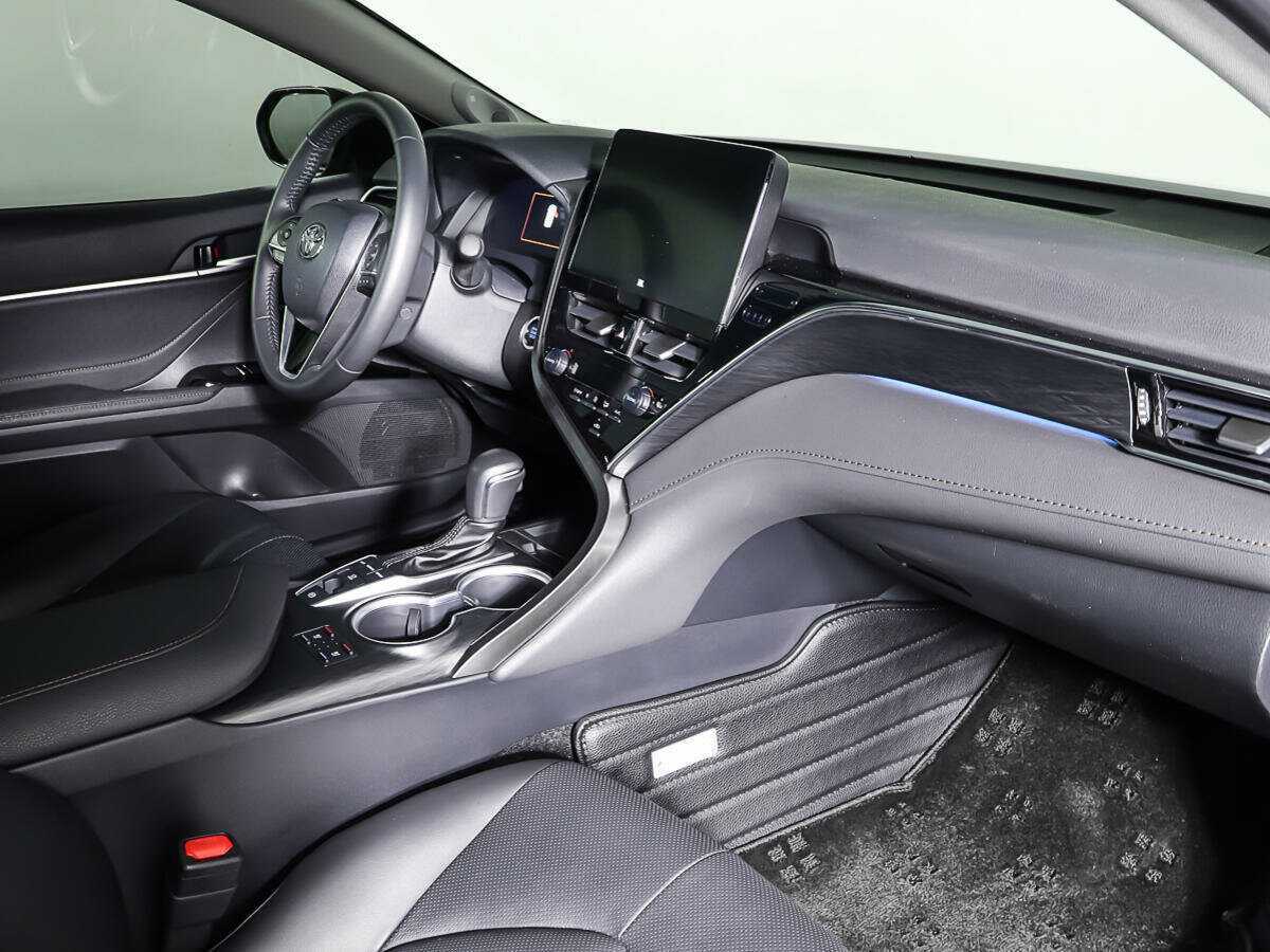 Toyota Camry с пробегом — 2023 год. Фото: #9