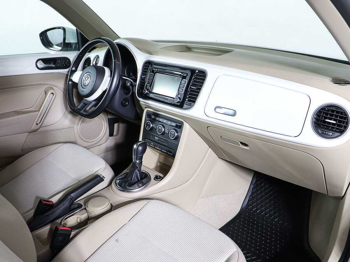 Volkswagen Beetle с пробегом — 2014 год. Фото: #8
