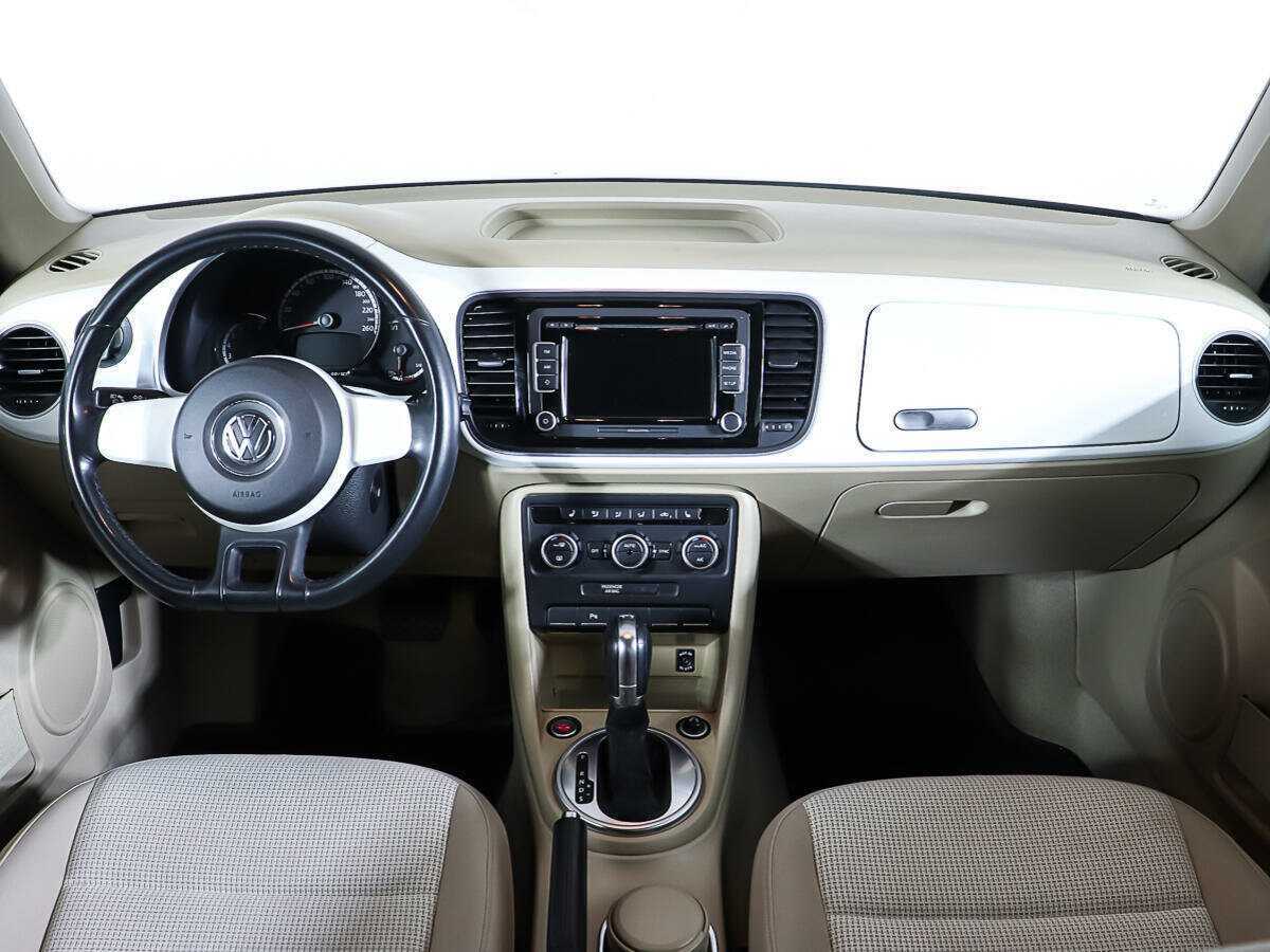 Volkswagen Beetle с пробегом — 2014 год. Фото: #10