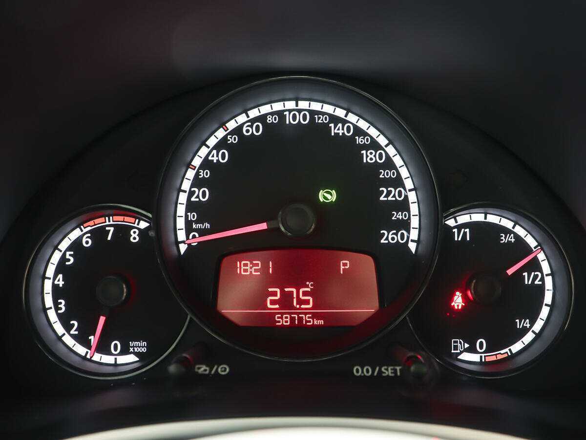 Volkswagen Beetle с пробегом — 2014 год. Фото: #13