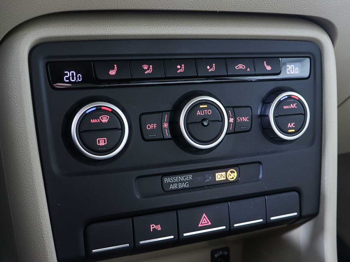 Volkswagen Beetle с пробегом — 2014 год. Фото: #16