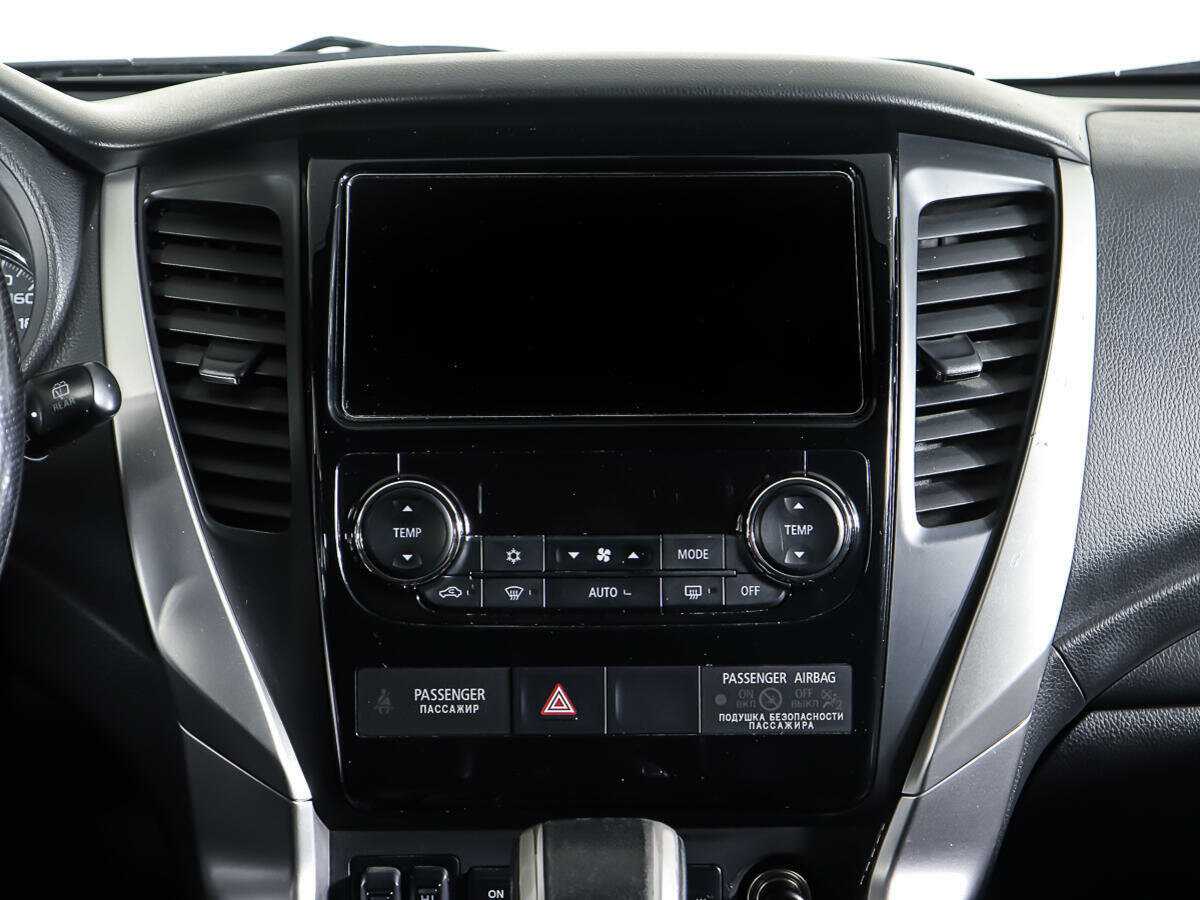 Mitsubishi Pajero Sport с пробегом — 2019 год. Фото: #10