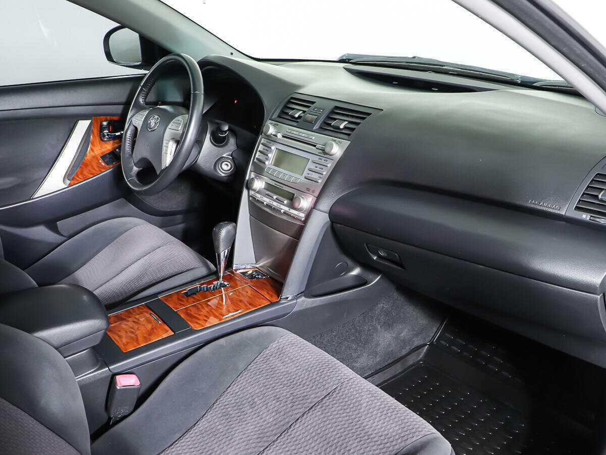 Toyota Camry с пробегом — 2010 год. Фото: #8
