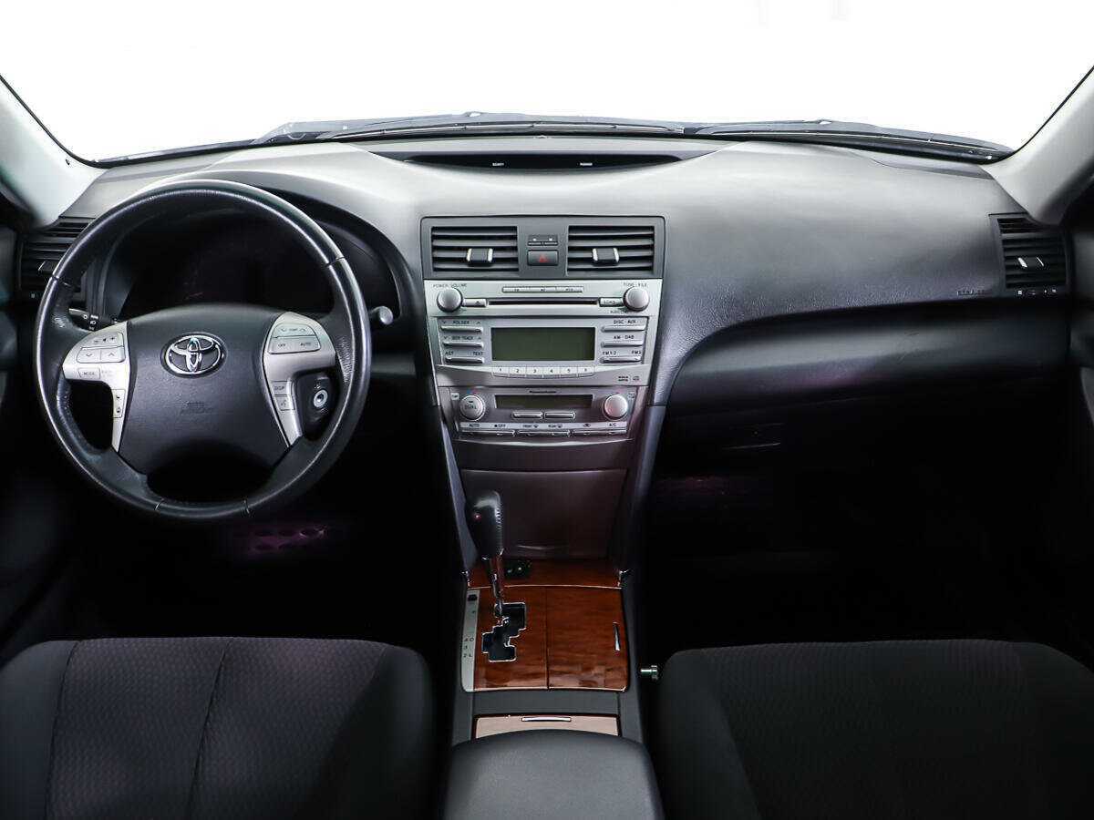 Toyota Camry с пробегом — 2010 год. Фото: #10