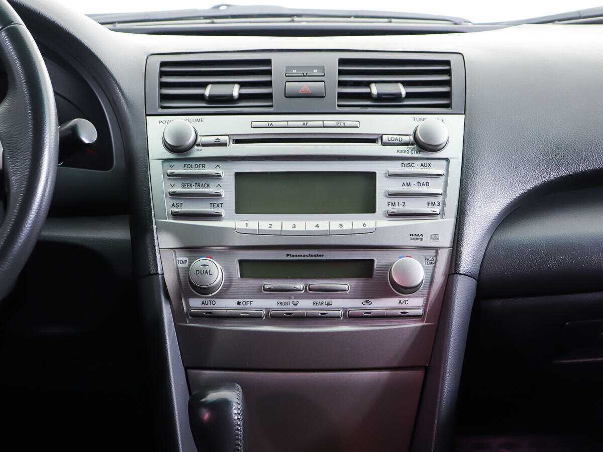 Toyota Camry с пробегом — 2010 год. Фото: #11