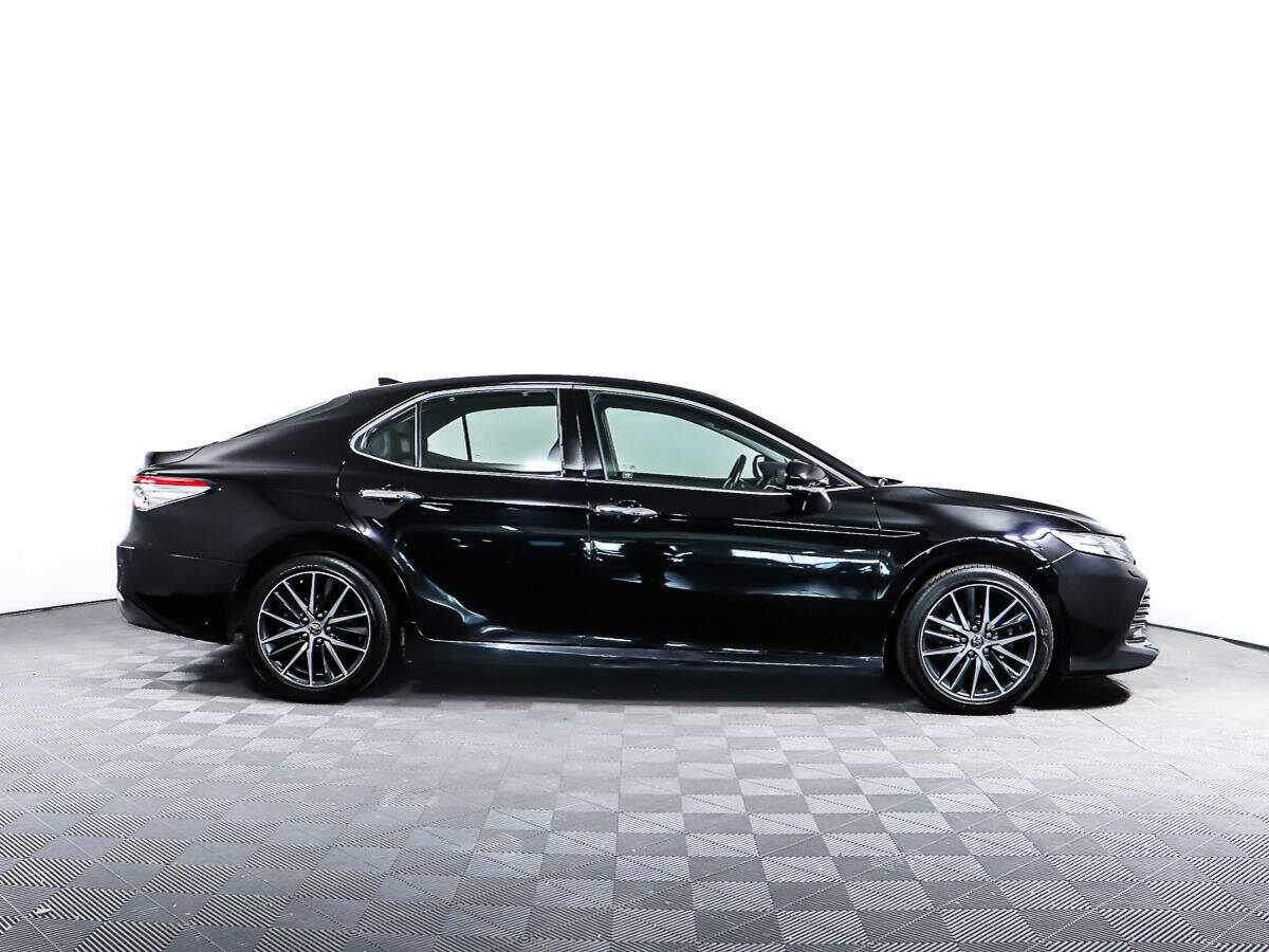 Toyota Camry с пробегом — 2018 год. Фото: #3