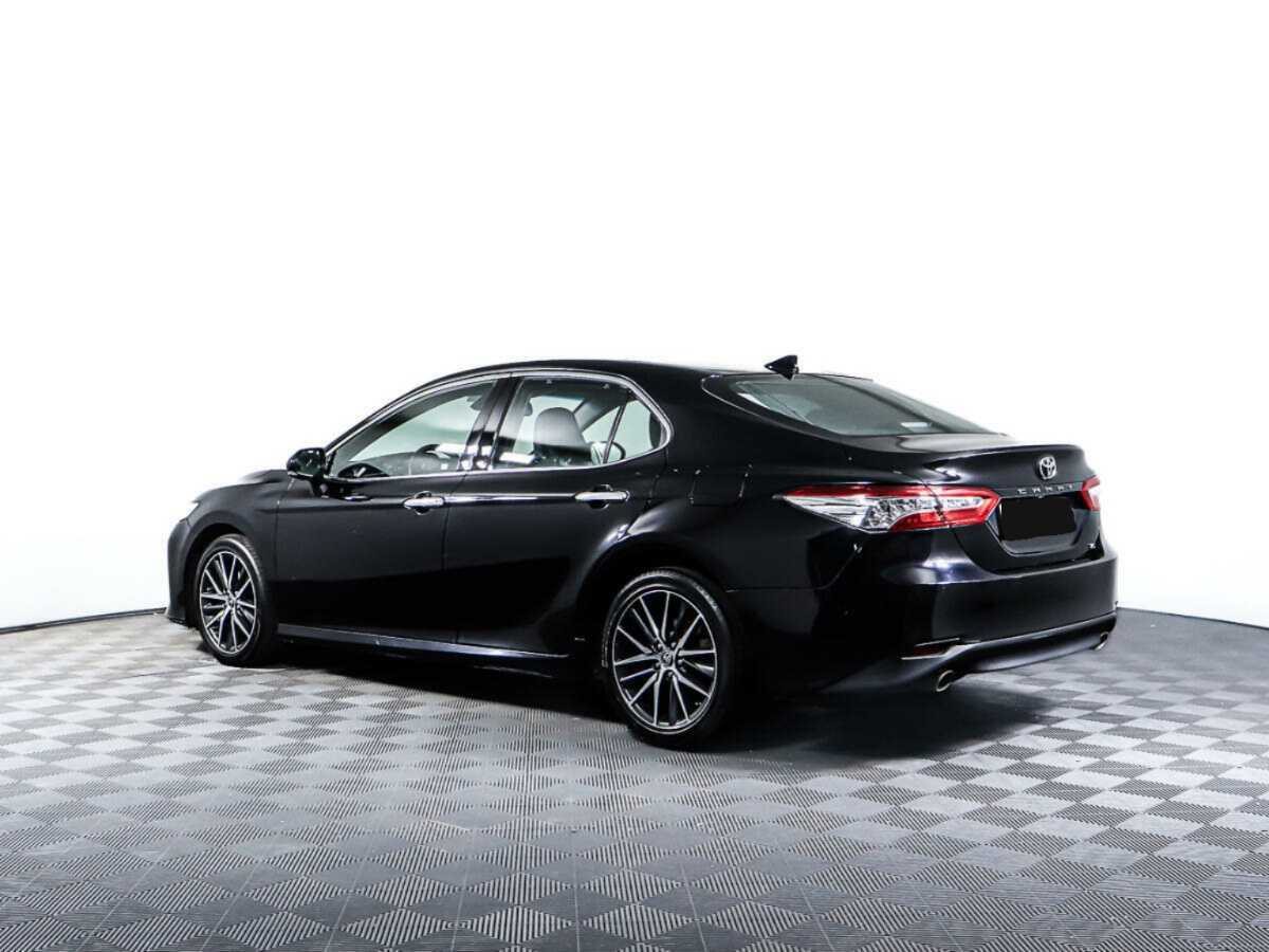 Toyota Camry с пробегом — 2018 год. Фото: #6