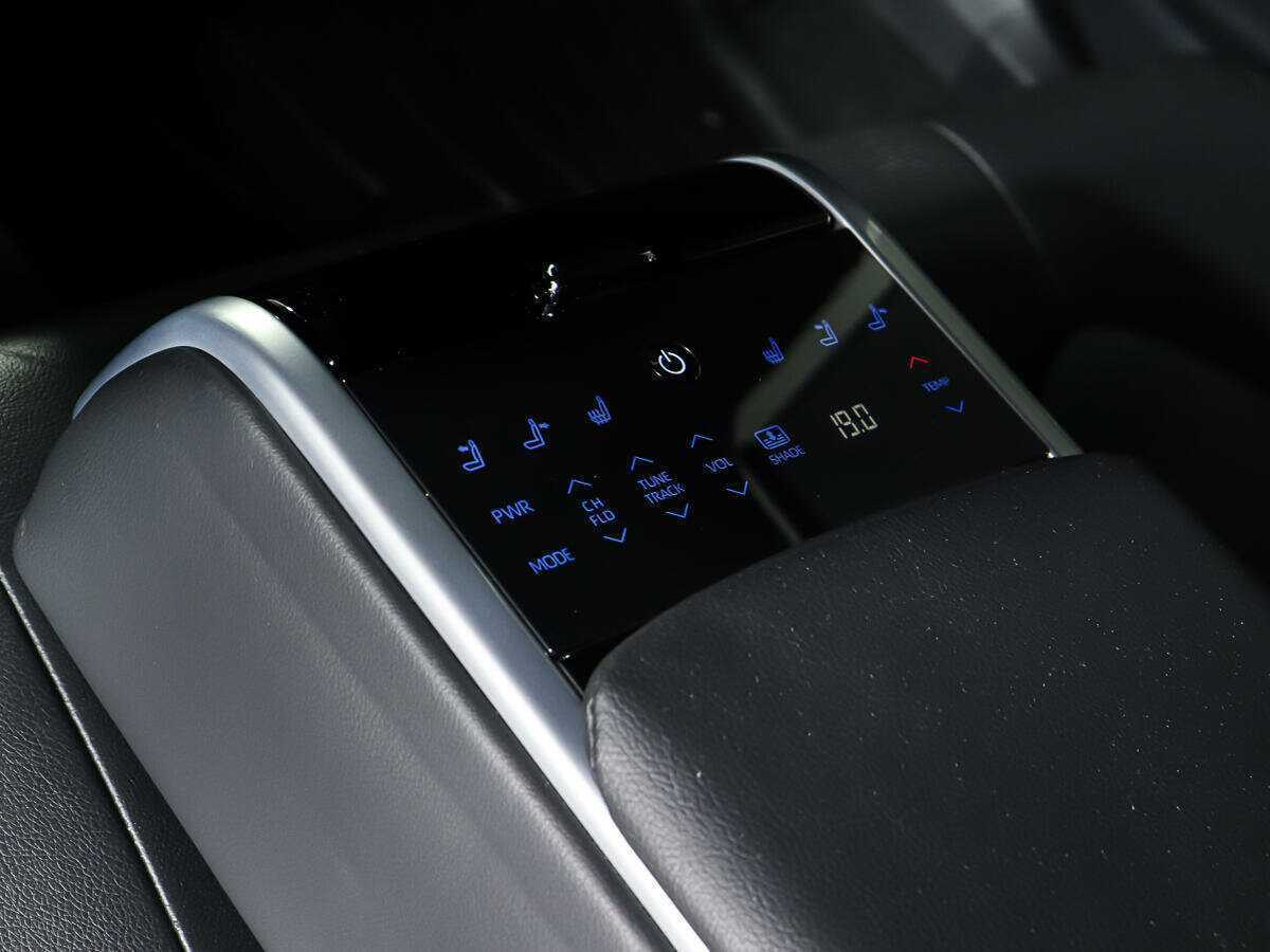 Toyota Camry с пробегом — 2018 год. Фото: #11