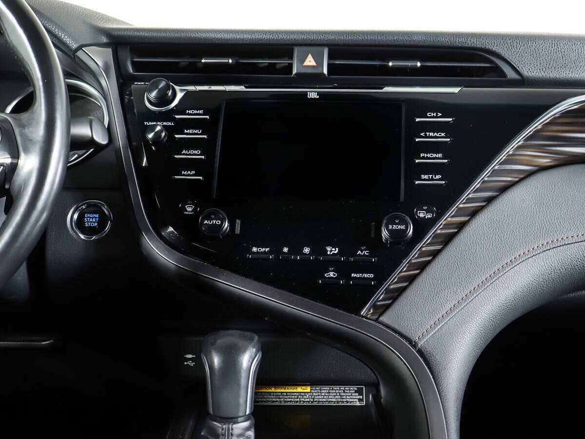 Toyota Camry с пробегом — 2018 год. Фото: #13