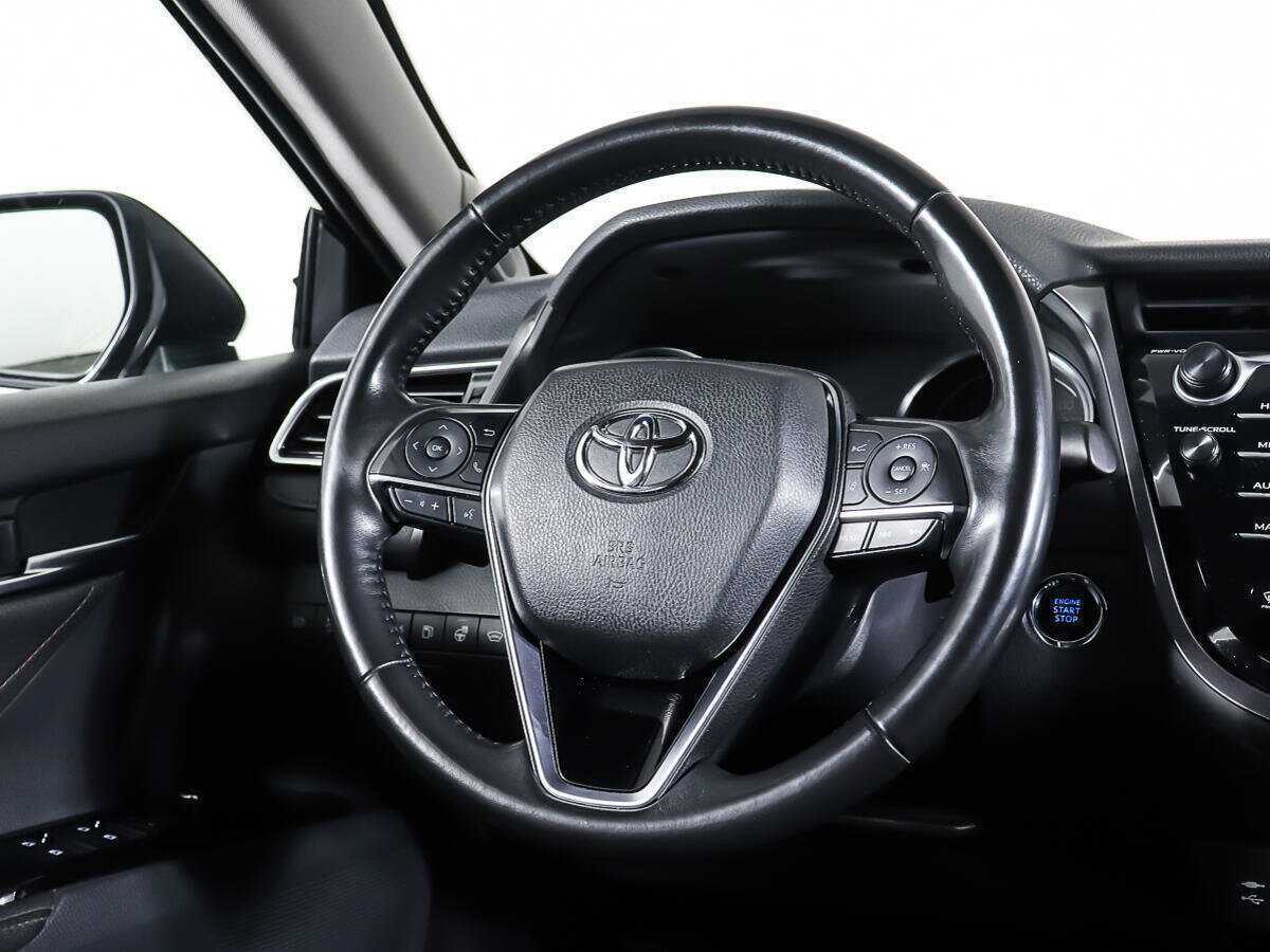 Toyota Camry с пробегом — 2018 год. Фото: #16