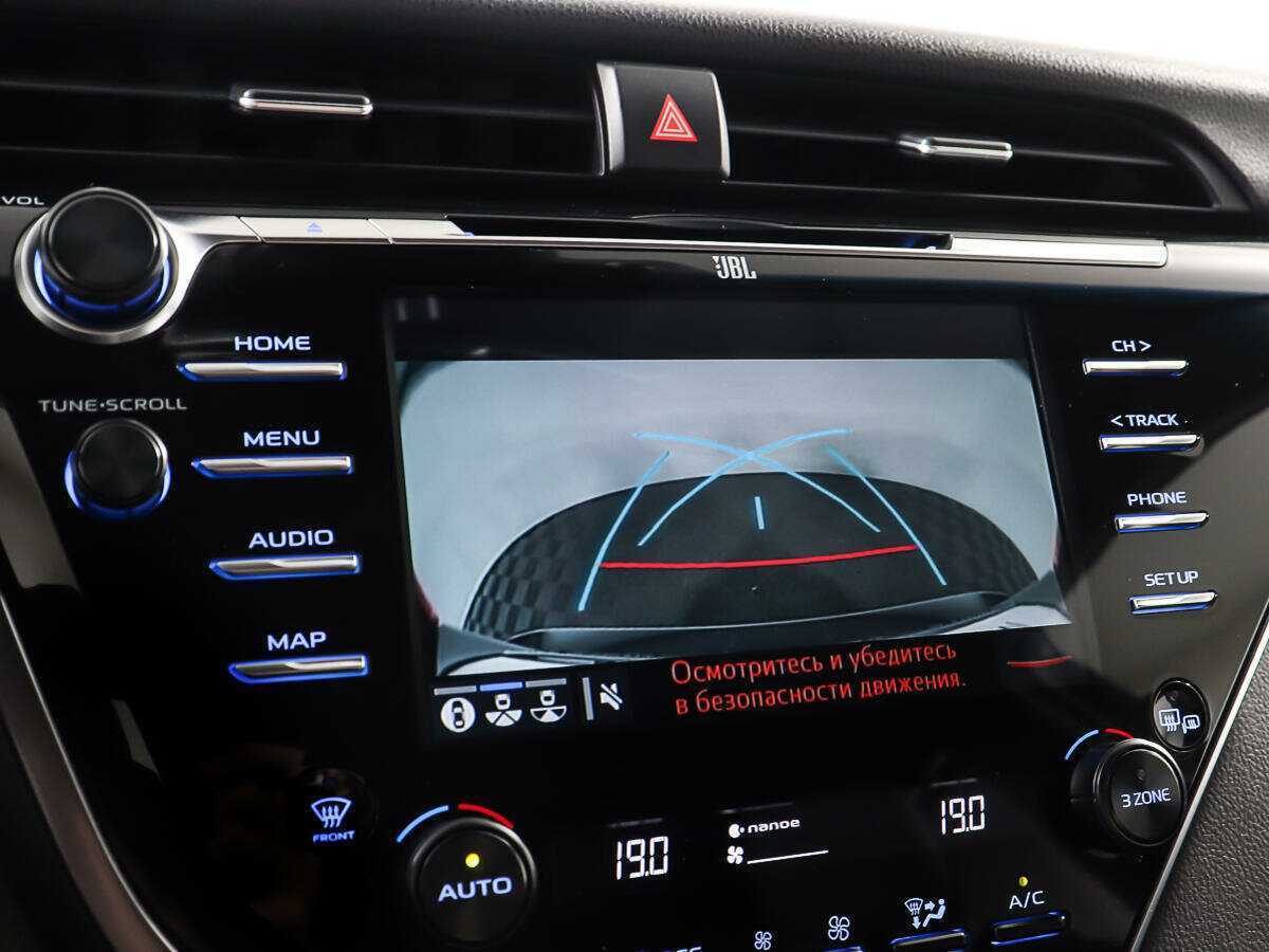 Toyota Camry с пробегом — 2018 год. Фото: #20