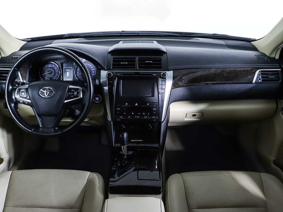 Toyota Camry с пробегом — 2015 год. Фото: #9