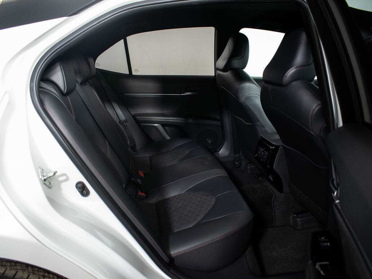 Toyota Camry с пробегом — 2021 год. Фото: #9