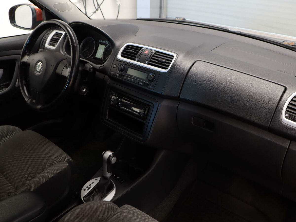 Skoda Fabia с пробегом — 2009 год. Фото: #6