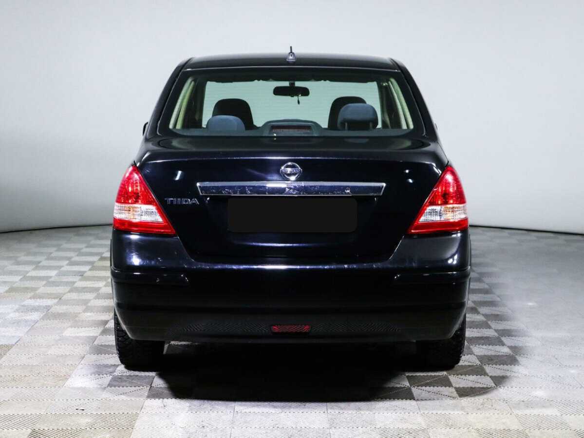 Nissan Tiida с пробегом — 2010 год. Фото: #4