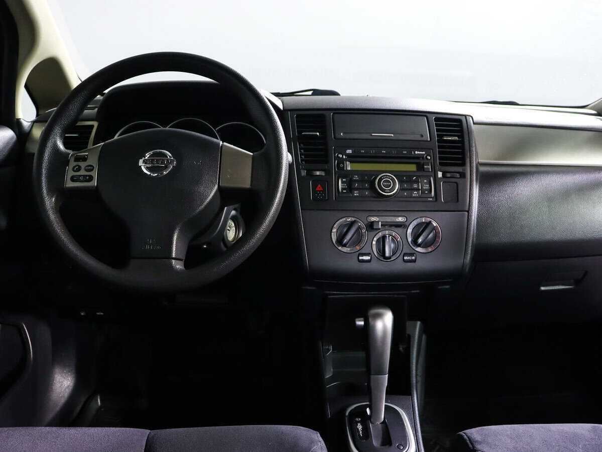 Nissan Tiida с пробегом — 2010 год. Фото: #9