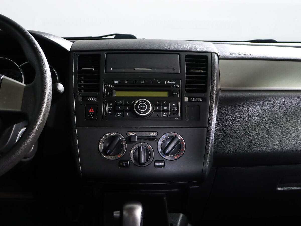 Nissan Tiida с пробегом — 2010 год. Фото: #10
