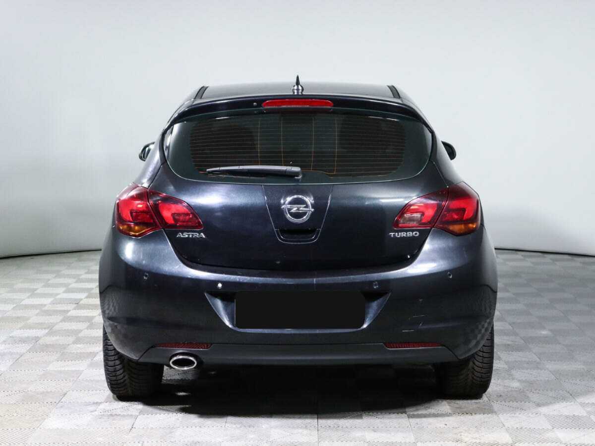Opel Astra с пробегом — 2011 год. Фото: #4