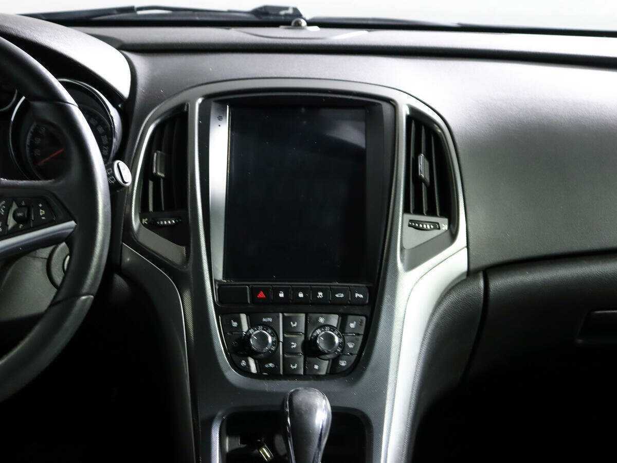 Opel Astra с пробегом — 2011 год. Фото: #10