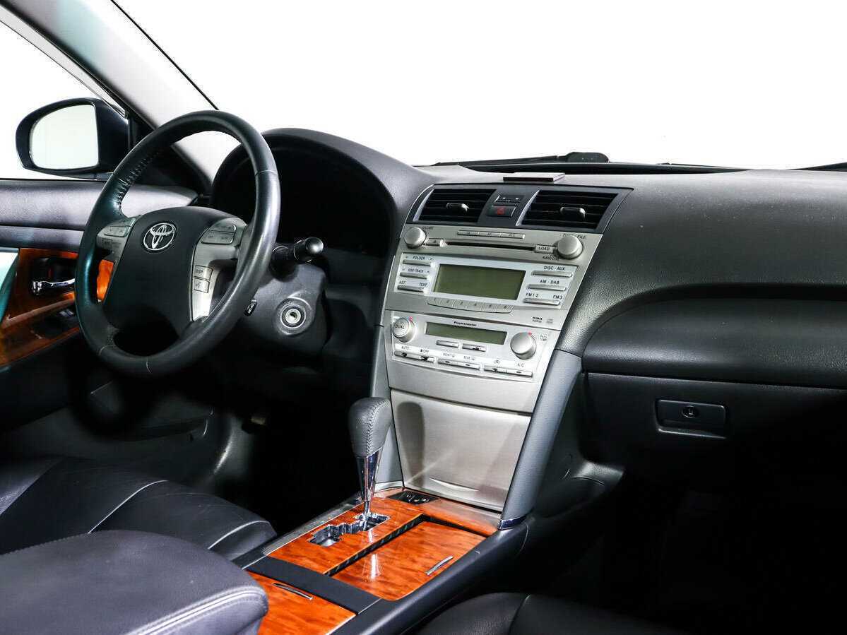 Toyota Camry с пробегом — 2010 год. Фото: #6