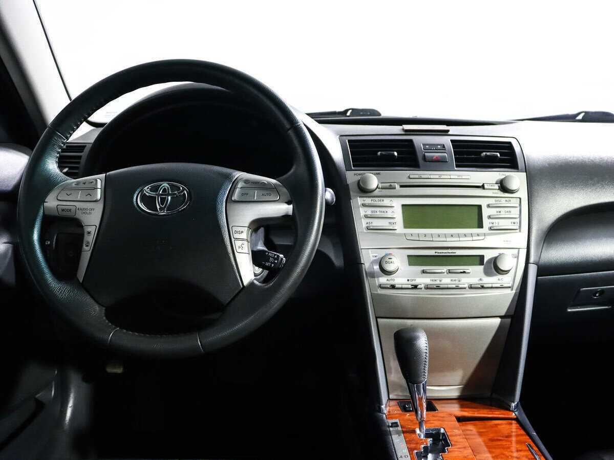 Toyota Camry с пробегом — 2010 год. Фото: #9