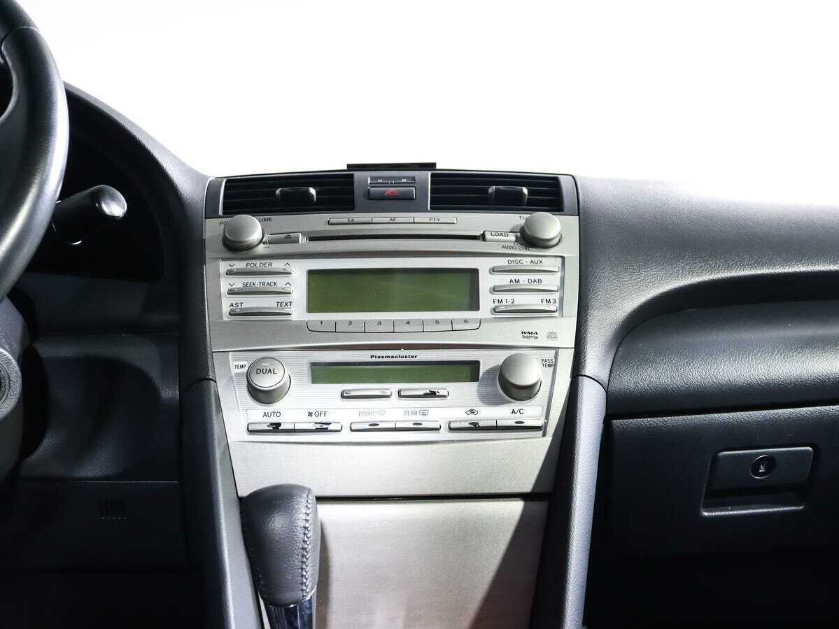Toyota Camry с пробегом — 2010 год. Фото: #10