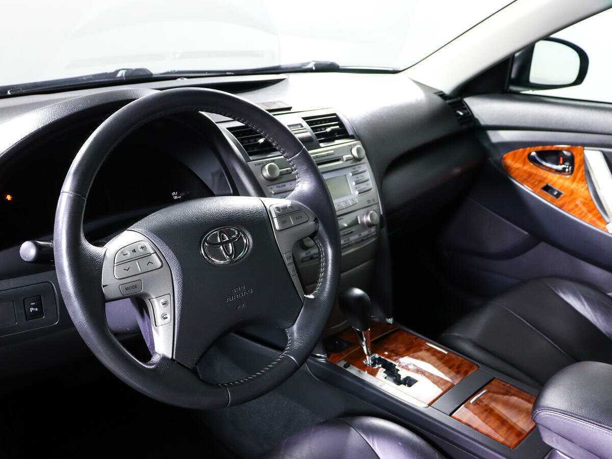 Toyota Camry с пробегом — 2010 год. Фото: #11
