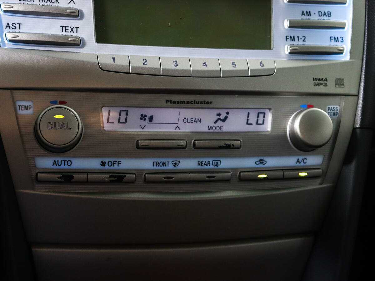 Toyota Camry с пробегом — 2010 год. Фото: #12