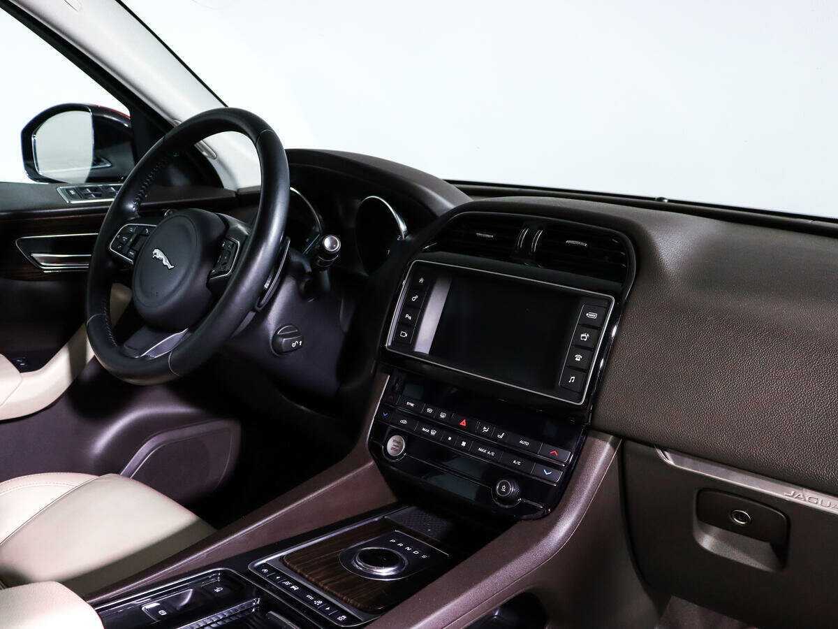 Jaguar F-Pace с пробегом — 2016 год. Фото: #6