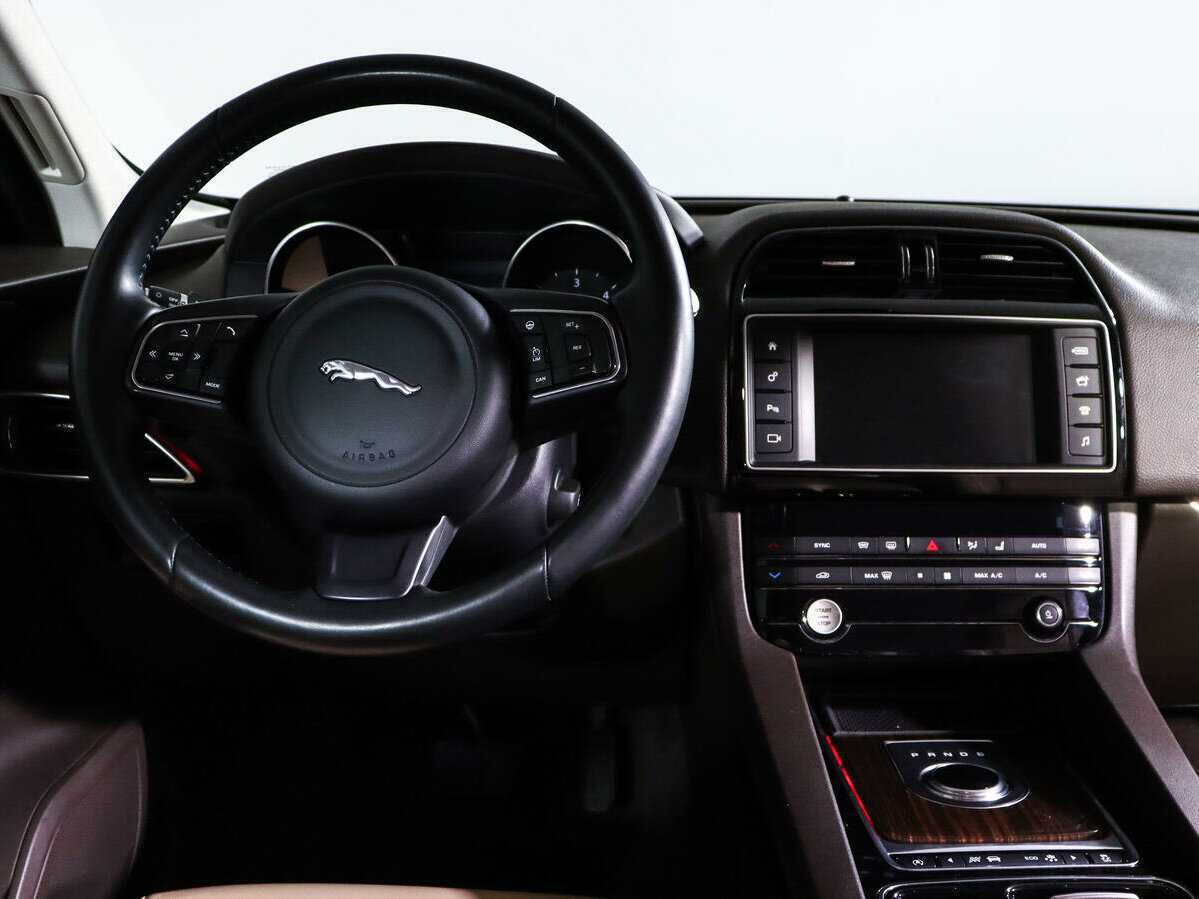 Jaguar F-Pace с пробегом — 2016 год. Фото: #9