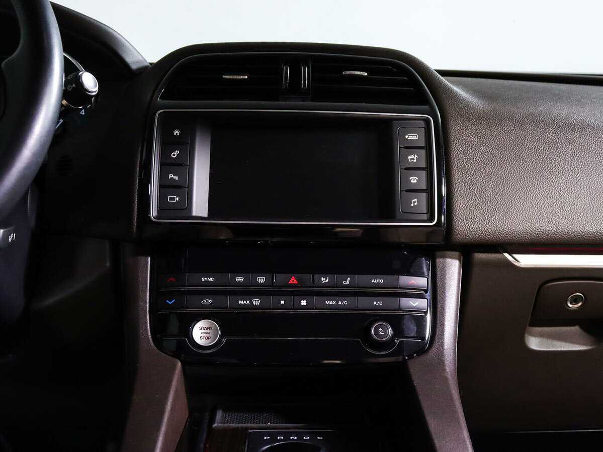 Jaguar F-Pace с пробегом — 2016 год. Фото: #10