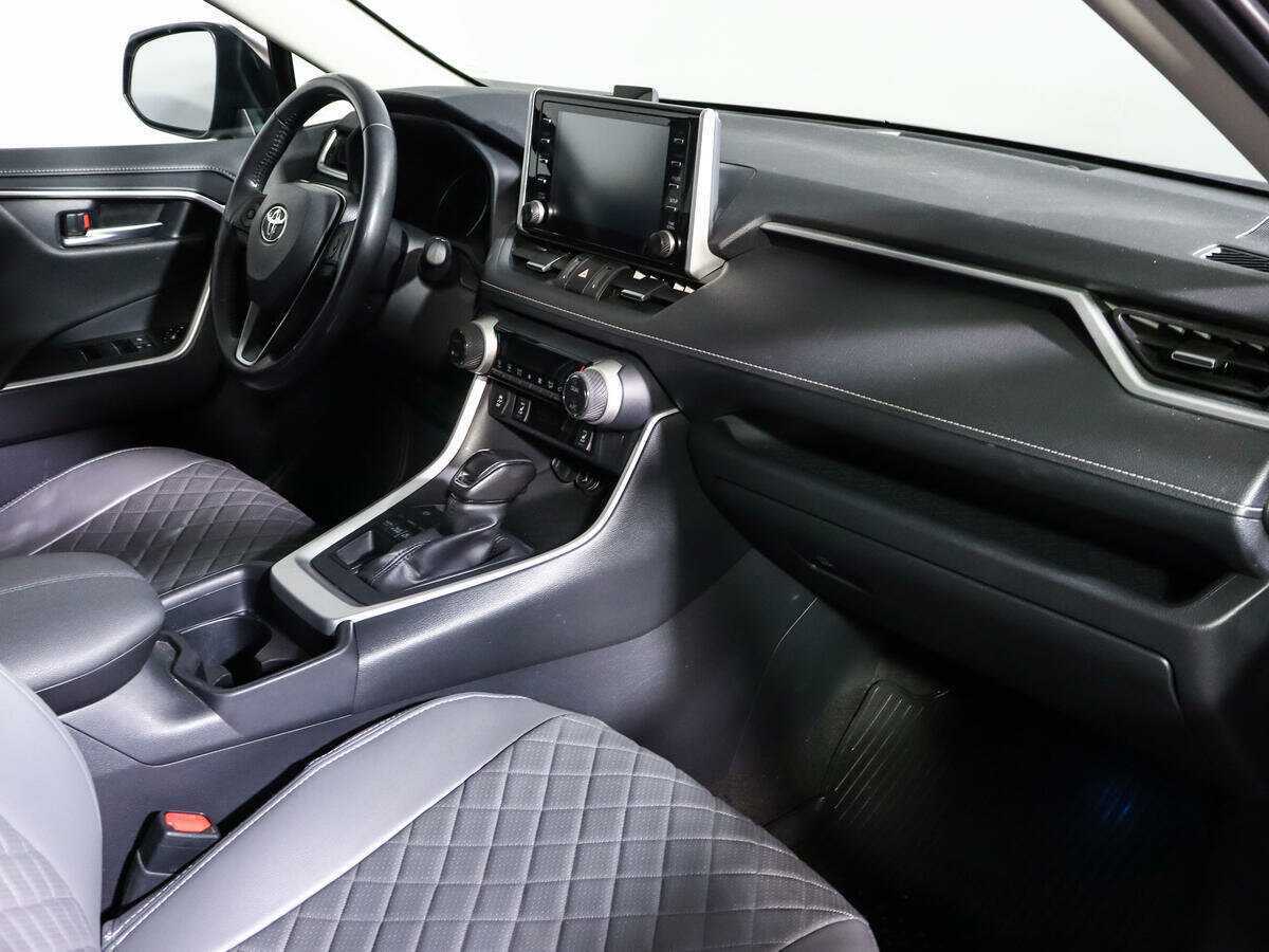 Toyota RAV4 с пробегом — 2019 год. Фото: #6